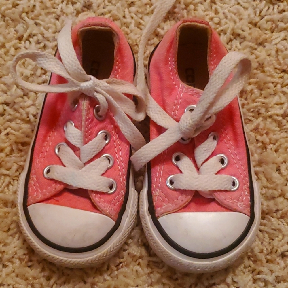 Vintage converse pink shoes